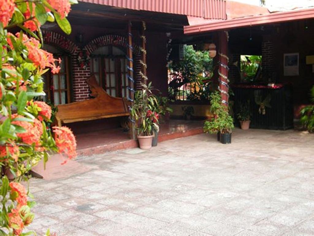 Hotel Jackie'S House Puntarenas Exterior photo